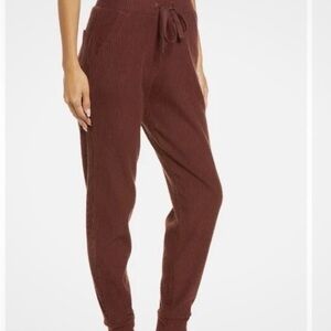 New Nordstrom Alo Yoga Muse Ribbed Joggers Sweatpants Cherry Cola large $108